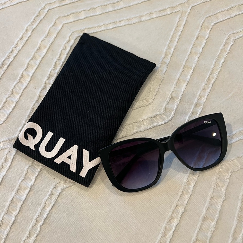 Quay - Ever After - Matte Black Frame / Smoke Fade Lens